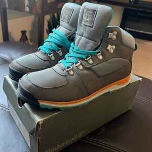 🌟Timberland Gray & Teal Hiking Chukkas🌟
